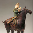 唐絞胎釉陶狩獵騎馬俑