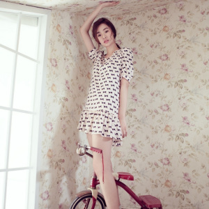 史蒂芬妮·李(Stephanie Lee)