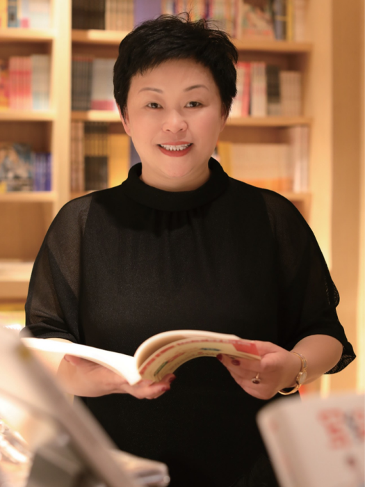 吳霞(水邑酒店集團有限公司總裁) 吳霞(水邑酒店集團有限公司總裁)