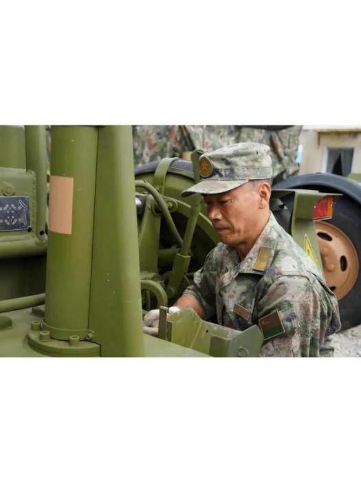 柳強(第73集團軍某旅一級軍士長) 柳強(第73集團軍某旅一級軍士長)