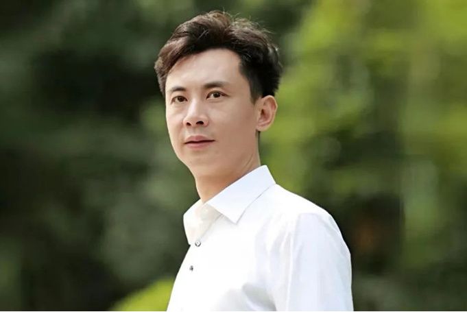 楊俊(江西贛南藝術創作研究所所長、一級演員) 楊俊(江西贛南藝術創作研究所所長、一級演員)