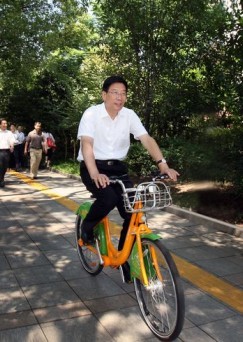 湖南省領導騎公共腳踏車
