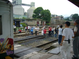 一群鐵道迷在攝影