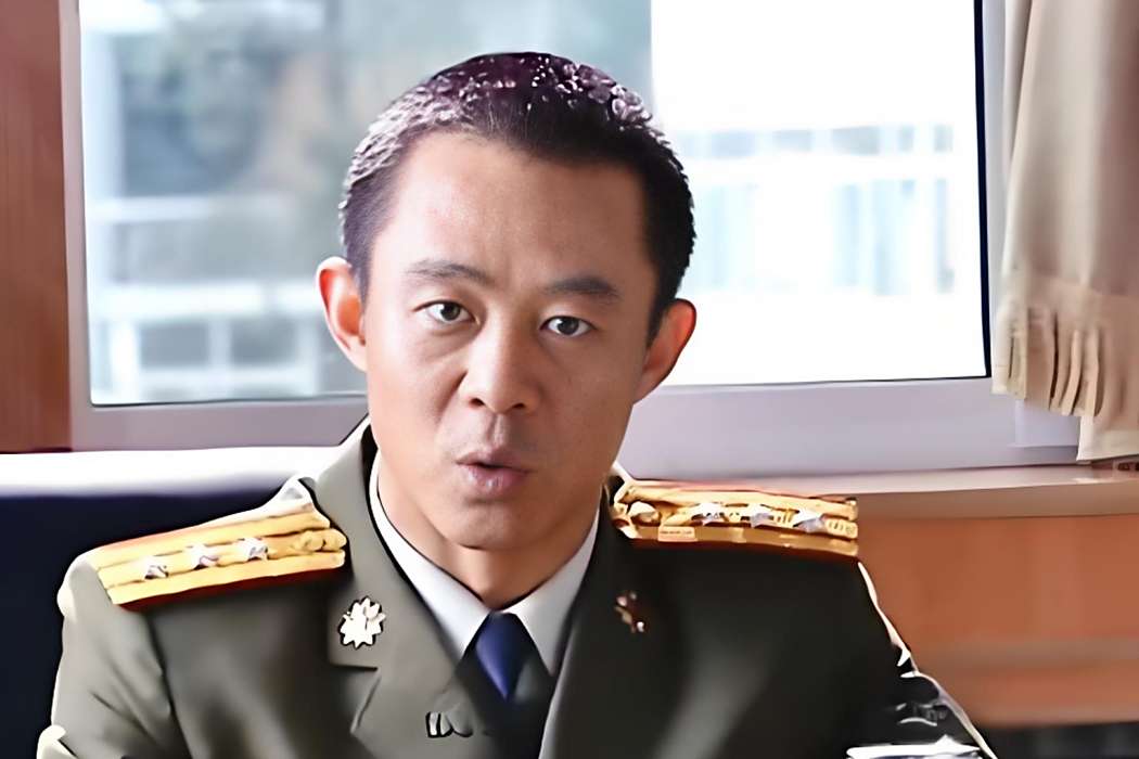 康凱(軍旅劇《沙場點兵》中的角色,由侯勇飾演) 康凱(軍旅劇《沙場點兵》中的角色,由侯勇飾演)