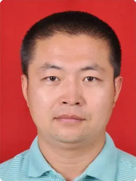 薛峰(駐馬店市新蔡縣宋崗鄉初級中學教師) 薛峰(駐馬店市新蔡縣宋崗鄉初級中學教師)