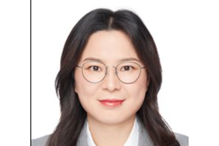 周莉莉(東華大學工商管理學院教師、科研秘書)