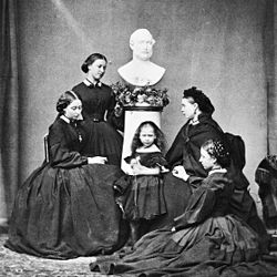 維多利亞與她的妹妹們為其父親服喪，1862年