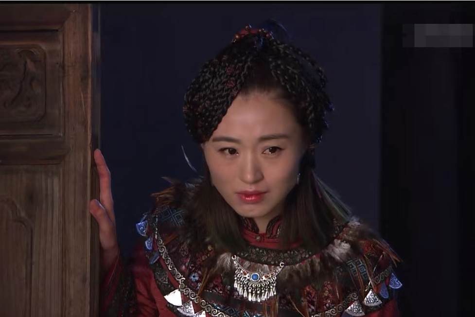 百里牡丹(《百里夜刀》中的角色,由柴菁飾演) 百里牡丹(《百里夜刀》中的角色,由柴菁飾演)