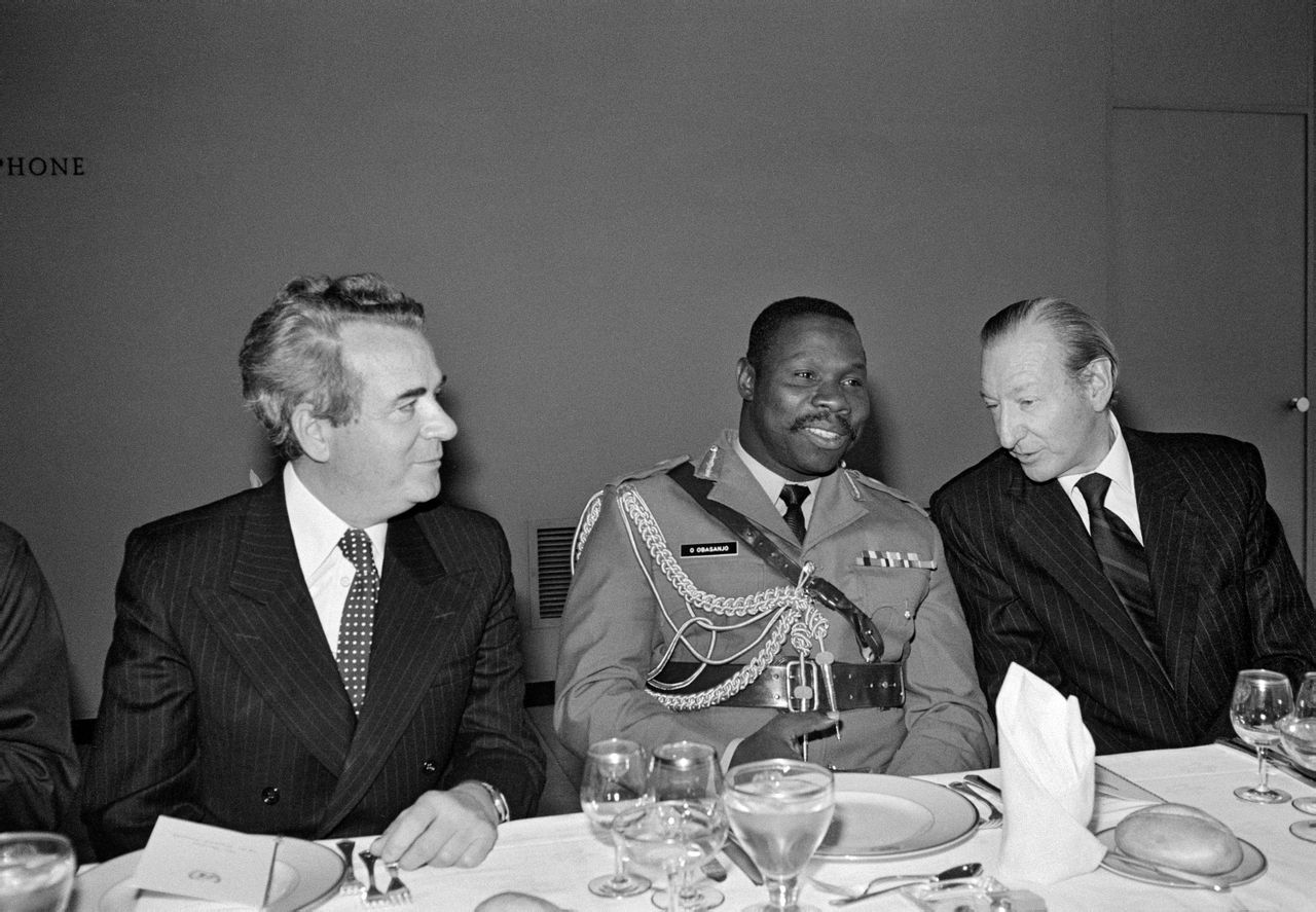 奧巴桑喬與莫伊索夫、瓦爾德海姆在聯合國