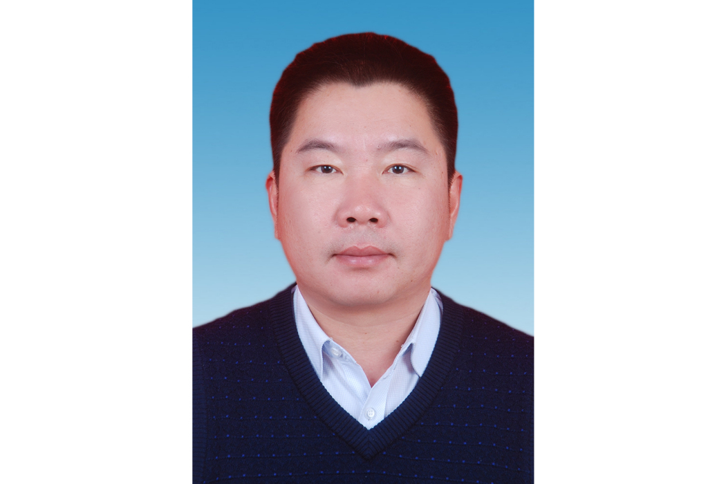 白玉峰(內蒙古出版集團總經理助理,內蒙古愛信達教育印務有限責任公司黨支部書記、董事長) 白玉峰(內蒙古出版集團總經理助理,內蒙古愛信達教育印務有限責任公司黨支部書記、董事長)