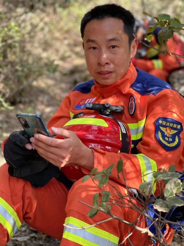 郭正富(甘孜州消防救援支隊瀘定大隊得志街消防救援站分隊長) 郭正富(甘孜州消防救援支隊瀘定大隊得志街消防救援站分隊長)