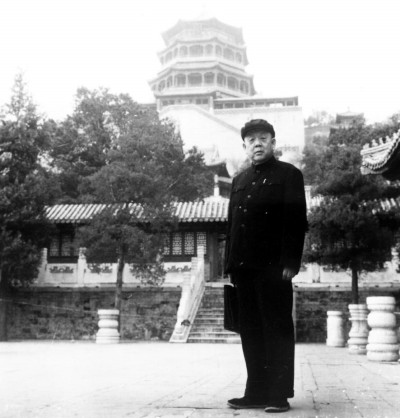 1977年，70歲的鄧廣銘在頤和園