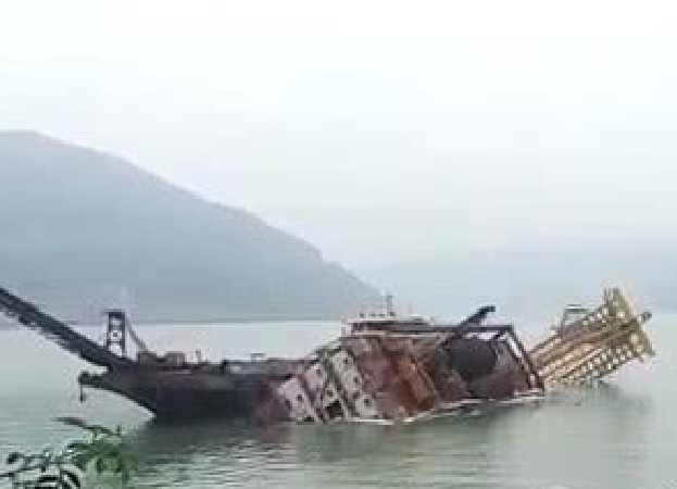 9·18長江工程船翻沉事故