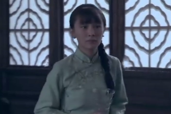 菱角(《鐵血殊途》中的角色,由魯佳妮飾演) 菱角(《鐵血殊途》中的角色,由魯佳妮飾演)