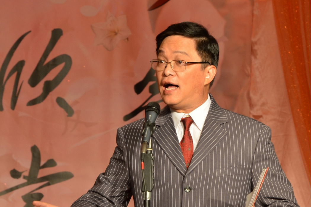 潘日新(美國加利福尼亞大學河濱分校數學系教授) 潘日新(美國加利福尼亞大學河濱分校數學系教授)