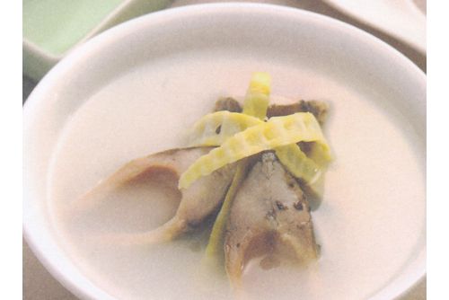 筍片鯽魚湯 筍片鯽魚湯