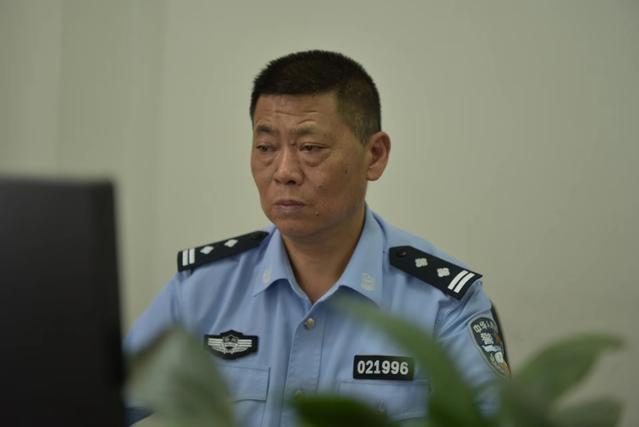宋波(貴州省安龍縣公安局法制大隊原大隊長) 宋波(貴州省安龍縣公安局法制大隊原大隊長)