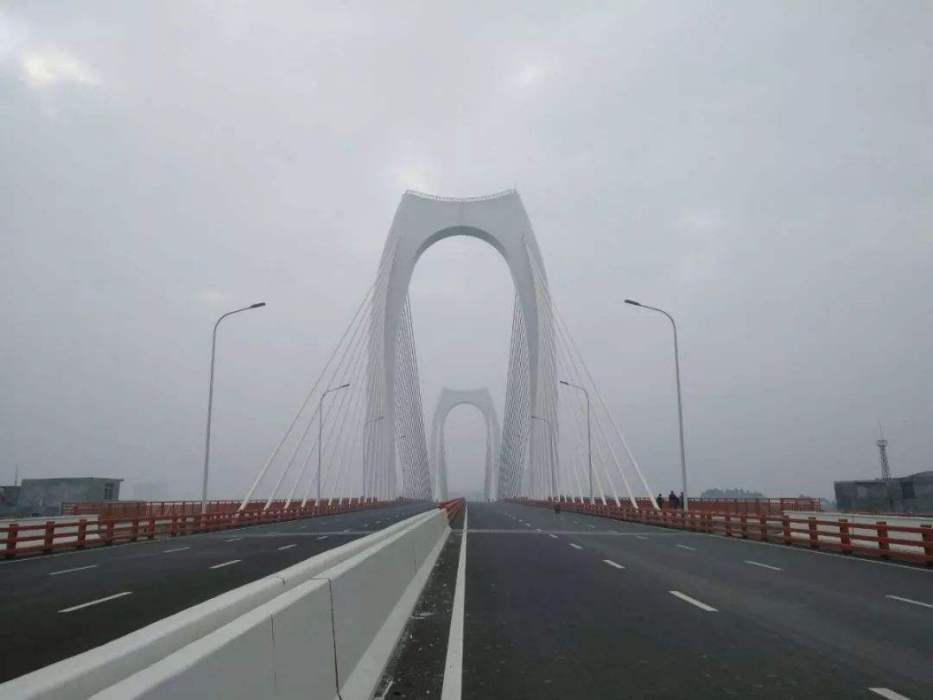 青雲大橋(中國廣西壯族自治區貴港市境內過江通道)