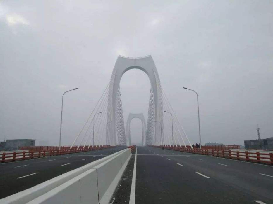 青雲大橋(中國廣西壯族自治區貴港市境內過江通道) 青雲大橋(中國廣西壯族自治區貴港市境內過江通道)
