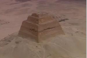 斯尼弗魯的美杜姆金字塔