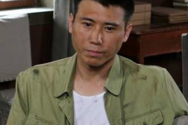 武越(電視劇《六塊六毛六那點事》中的男主角,由李乃文飾演) 武越(電視劇《六塊六毛六那點事》中的男主角,由李乃文飾演)