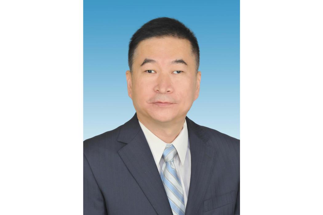 石瑋(濟南市政府副秘書長,市政府研究室黨組書記、主任) 石瑋(濟南市政府副秘書長,市政府研究室黨組書記、主任)