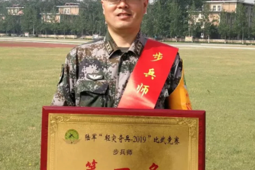 屈怡 屈怡