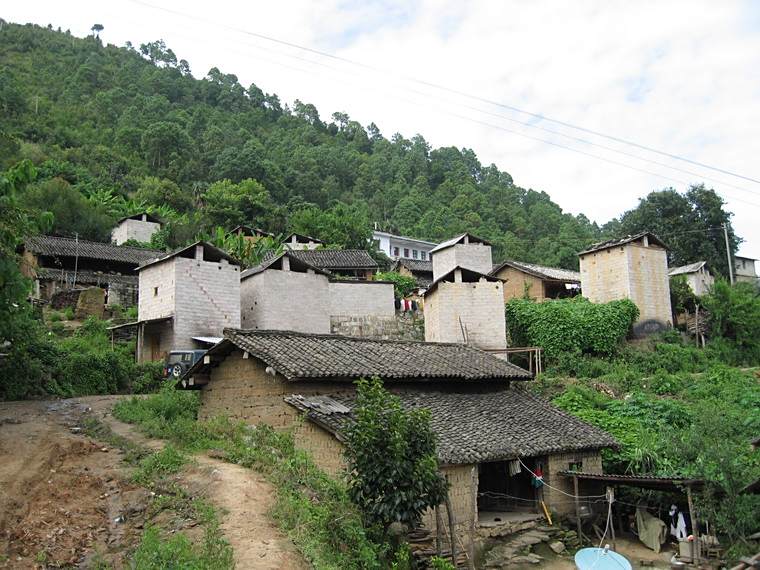 阿龍甫村