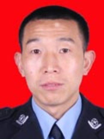 宋俊(湖北省恩施土家族苗族自治州巴東縣公安局黨委副書記、政委) 宋俊(湖北省恩施土家族苗族自治州巴東縣公安局黨委副書記、政委)