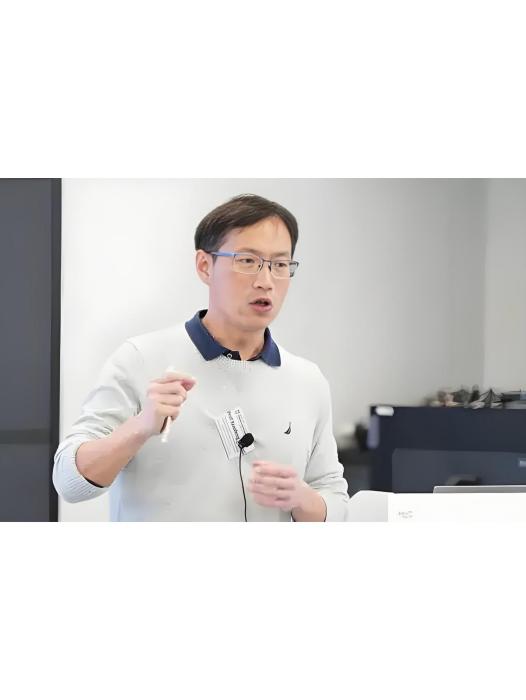 王曉峰(美國華裔印第安納大學原教授)