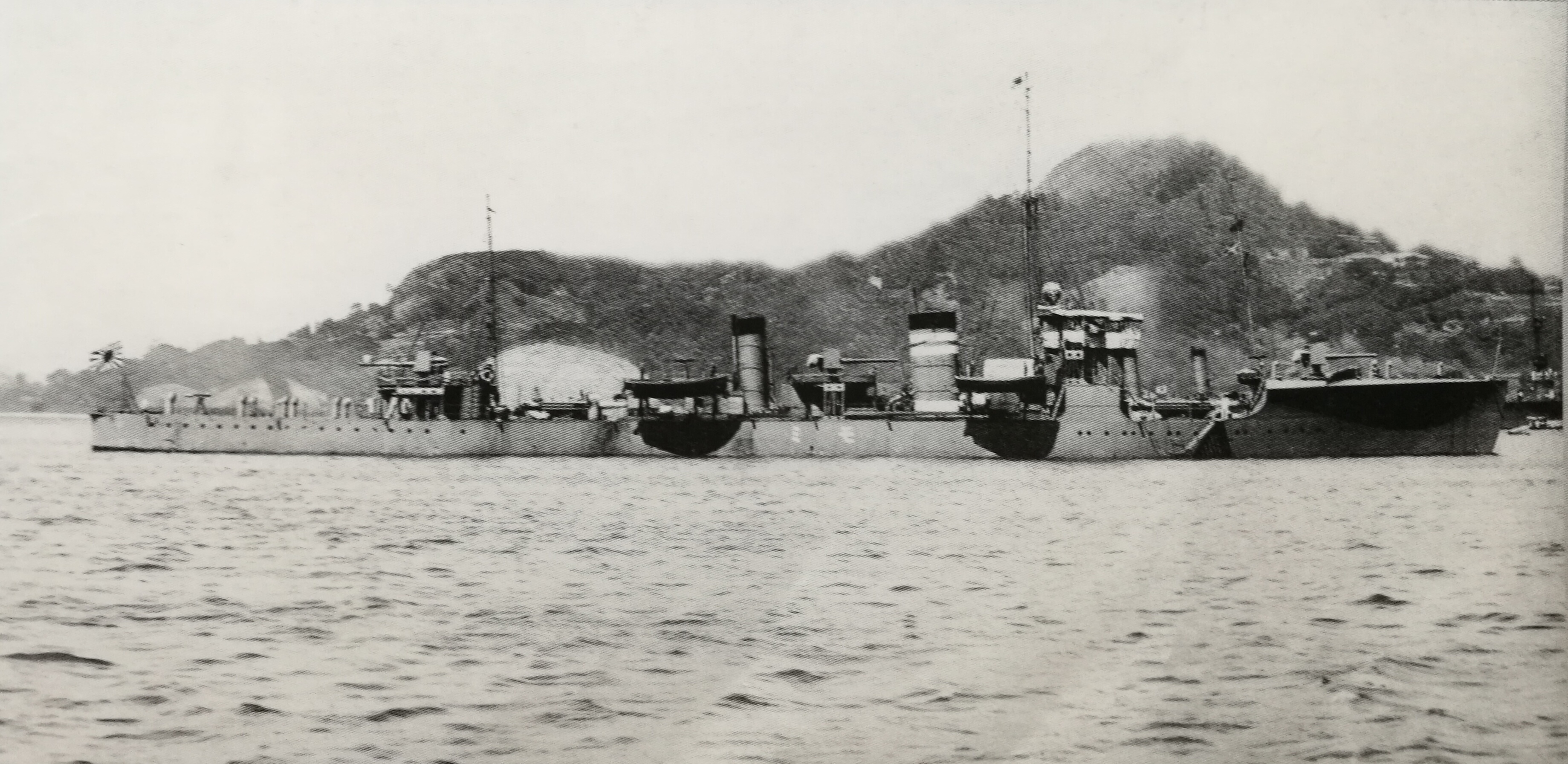 1921年攝於佐世保軍港的樅號