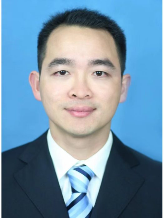 李朋(廣西壯族自治區防城港市人民政府副秘書長、辦公室副主任) 李朋(廣西壯族自治區防城港市人民政府副秘書長、辦公室副主任)