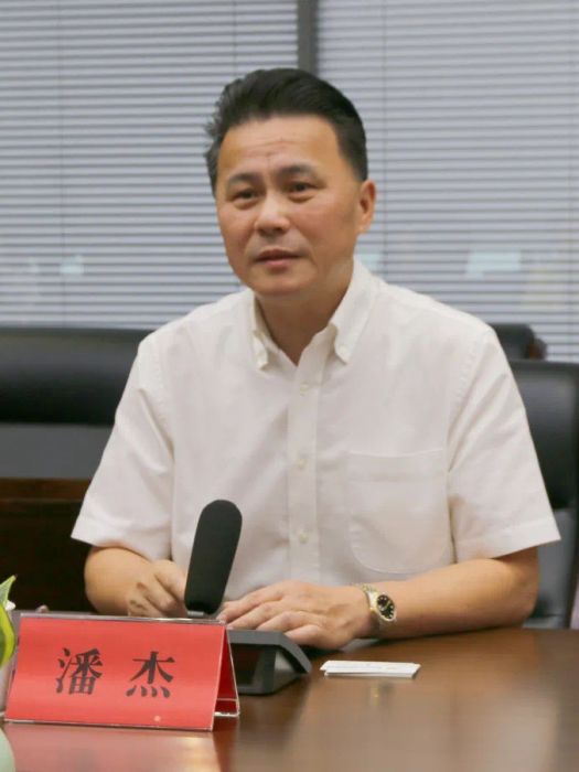 潘傑(漳州市九龍江集團有限公司黨委書記、董事長) 潘傑(漳州市九龍江集團有限公司黨委書記、董事長)