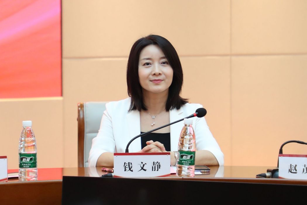 錢文靜(蘇州廣電總台廣播節目中心副總監、蘇州市朗誦協會會長) 錢文靜(蘇州廣電總台廣播節目中心副總監、蘇州市朗誦協會會長)