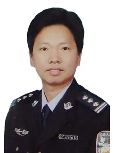 胡振東(湖北省監獄管理局人力資源部四級高級警長) 胡振東(湖北省監獄管理局人力資源部四級高級警長)