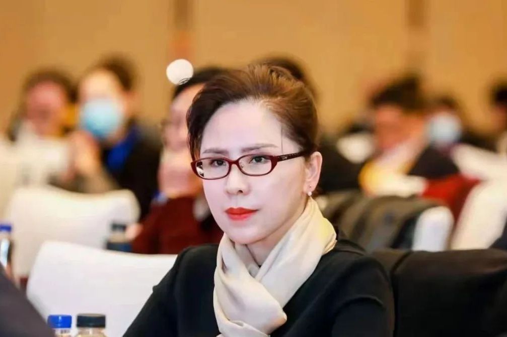 王曉芳(王府茶樓集團董事長,中國合作貿易企業協會副會長) 王曉芳(王府茶樓集團董事長,中國合作貿易企業協會副會長)