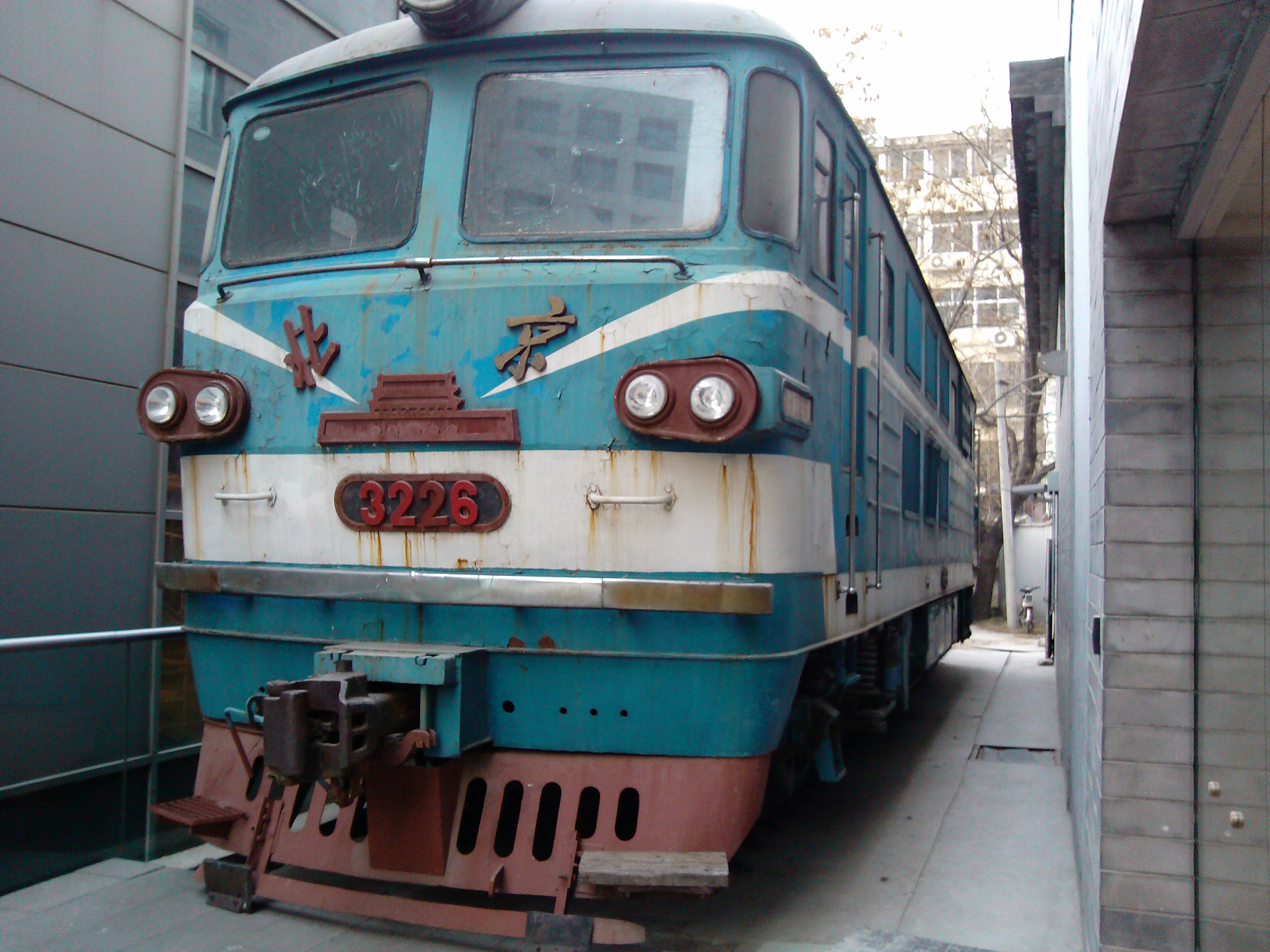 保存在當代MOMA藝術區內的北京型3226號機車