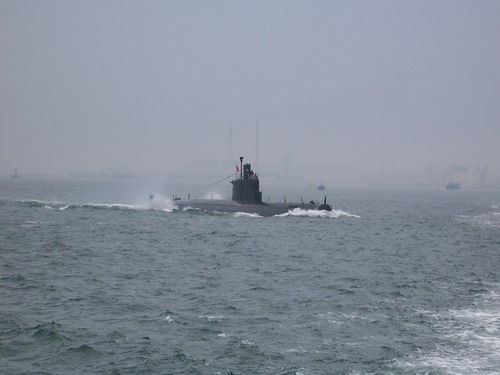 035型潛艇水上高速行駛