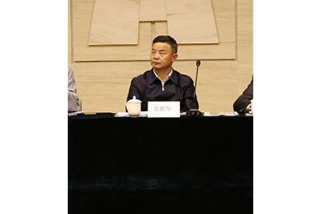 吳新華(招商局公路網路科技控股股份有限公司副總經理、董事會秘書,寧滬高速非執行董事) 吳新華(招商局公路網路科技控股股份有限公司副總經理、董事會秘書,寧滬高速非執行董事)