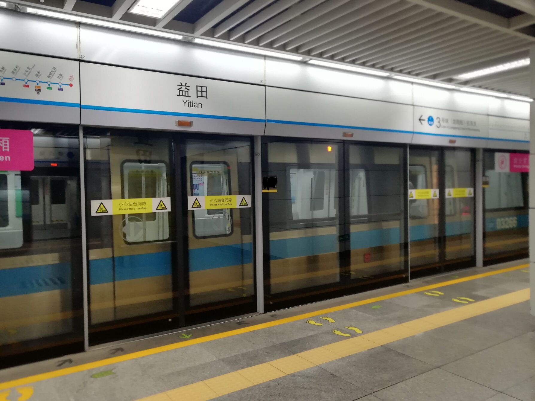 深圳捷運3號線內景