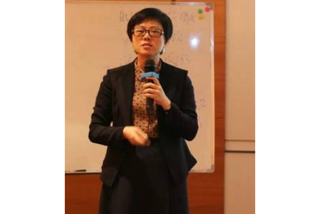曾嶸(*ST美麗副董事長,董事) 曾嶸(*ST美麗副董事長,董事)