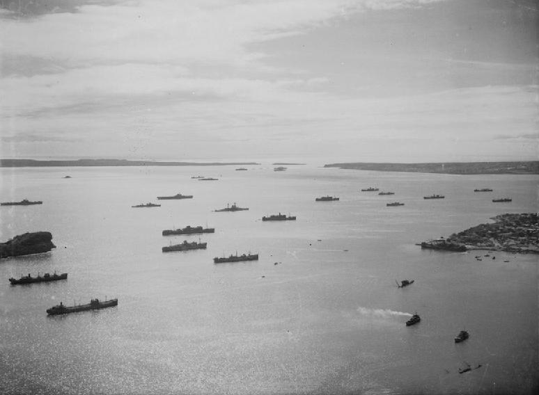 1942年軍艦和英國商船在安西蘭納港停
