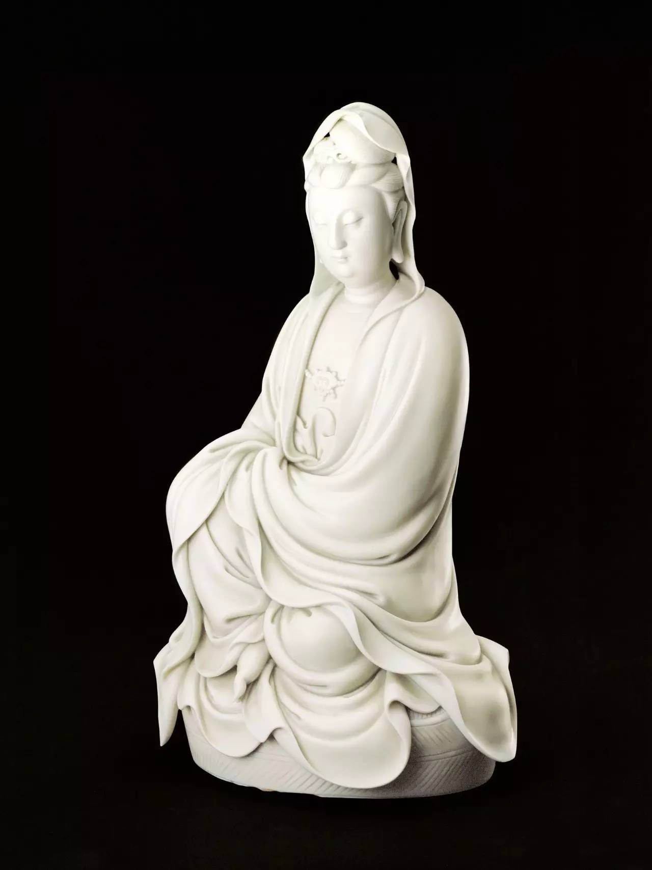 明德化窯白釉觀音坐像(北京故宮博物院藏品)