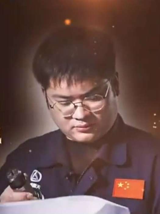 楊有成(上海航天精密機械研究所唐建平班組班組長) 楊有成(上海航天精密機械研究所唐建平班組班組長)