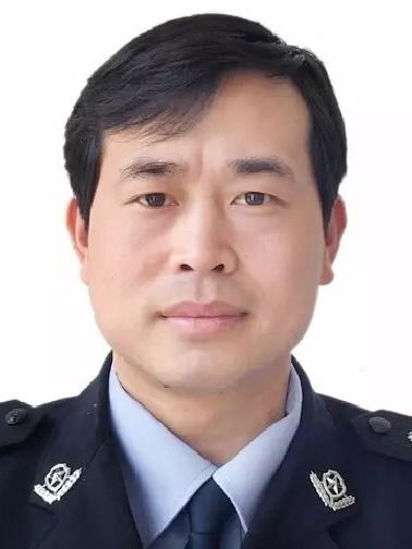 胡繼軍(江西省新余市公安局黨委委員、副局長、三級高級警長) 胡繼軍(江西省新余市公安局黨委委員、副局長、三級高級警長)