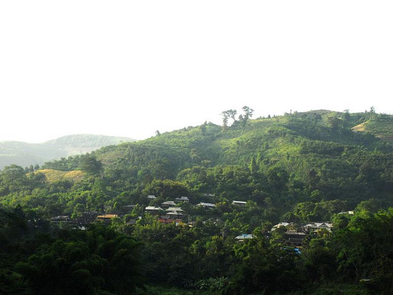 山半腰村 山半腰村