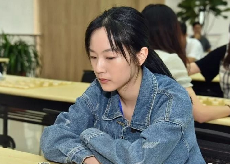 鄧茜文 鄧茜文