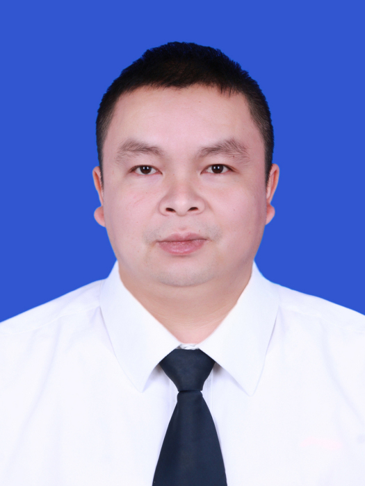 何毅坤 何毅坤