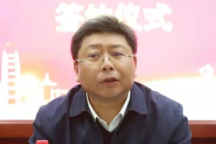 黃思(武漢市城投集團公司黨委委員、副總經理,市水務集團公司黨委書記、董事長) 黃思(武漢市城投集團公司黨委委員、副總經理,市水務集團公司黨委書記、董事長)