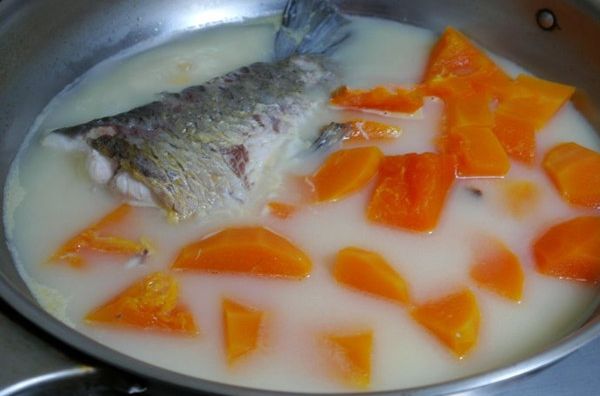 花生木瓜煲鯇魚尾湯